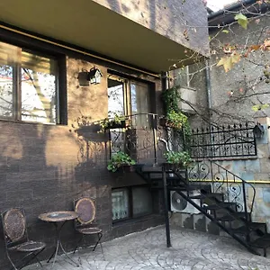  B&B Studio