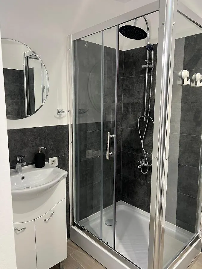 Azza Aparthotel Bucureşti 0*,  România